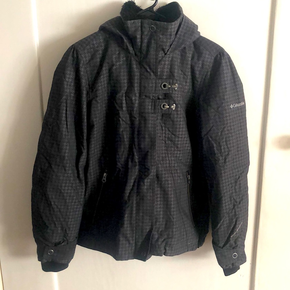 Columbia Ski Jacket with hood & feminine detailing